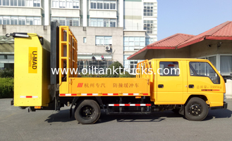 Anti - Collision Buffer Vehicle 83KW Truck Mounted Attenuator 100km/H